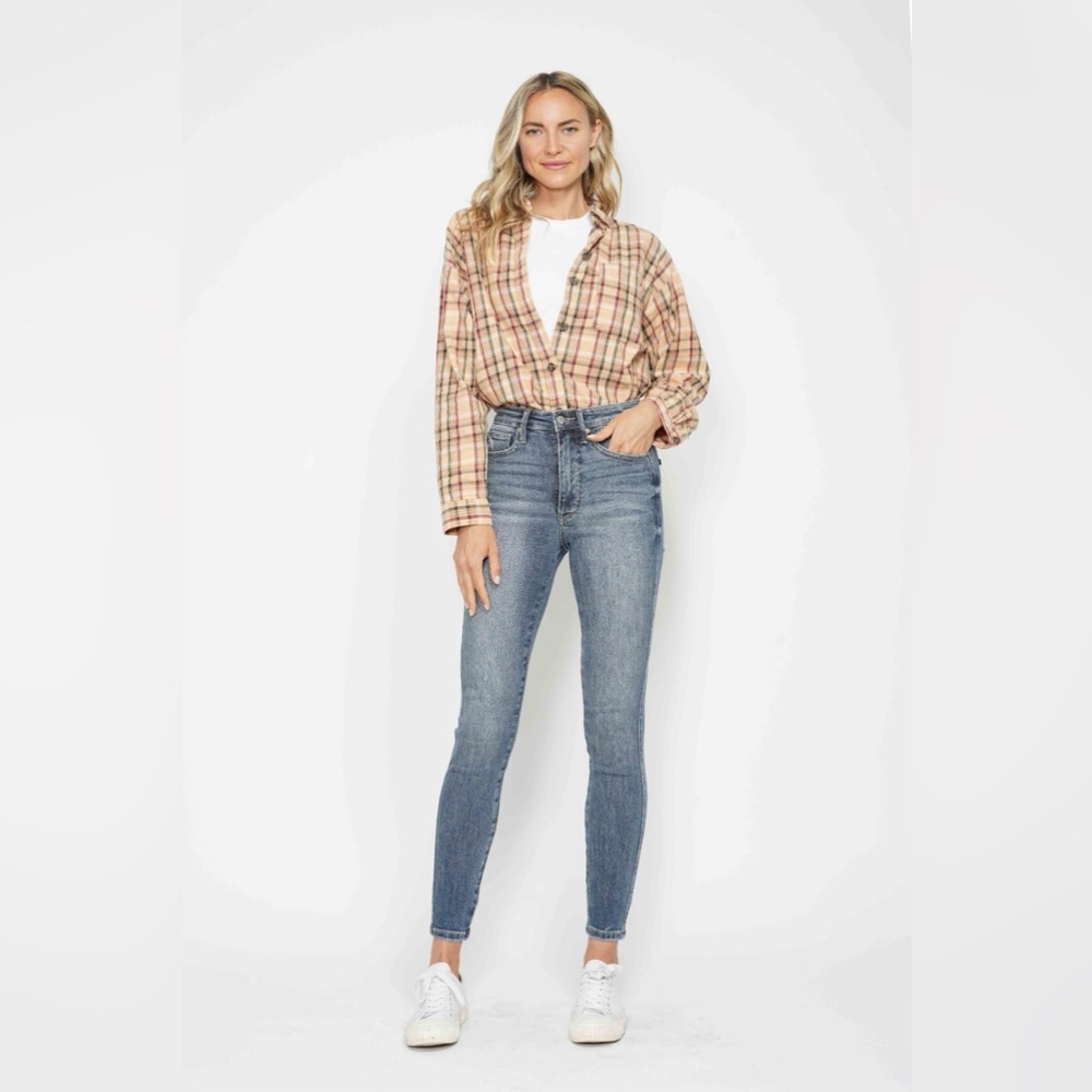 Judy Blue Full Size Tummy Control Contrast Wash Skinny Jeans - Picture 6 of 7